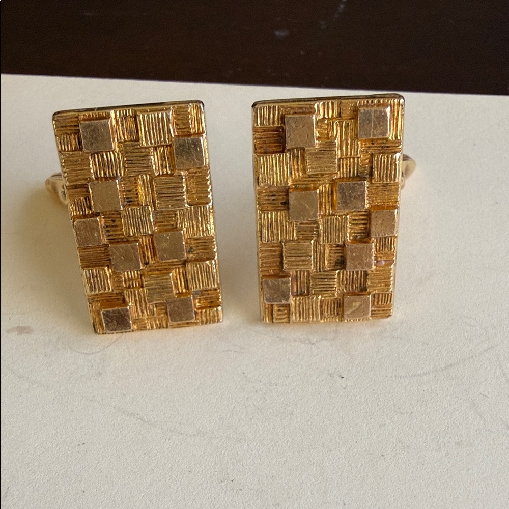 Gold Textured Rectangular cuff links - image 1